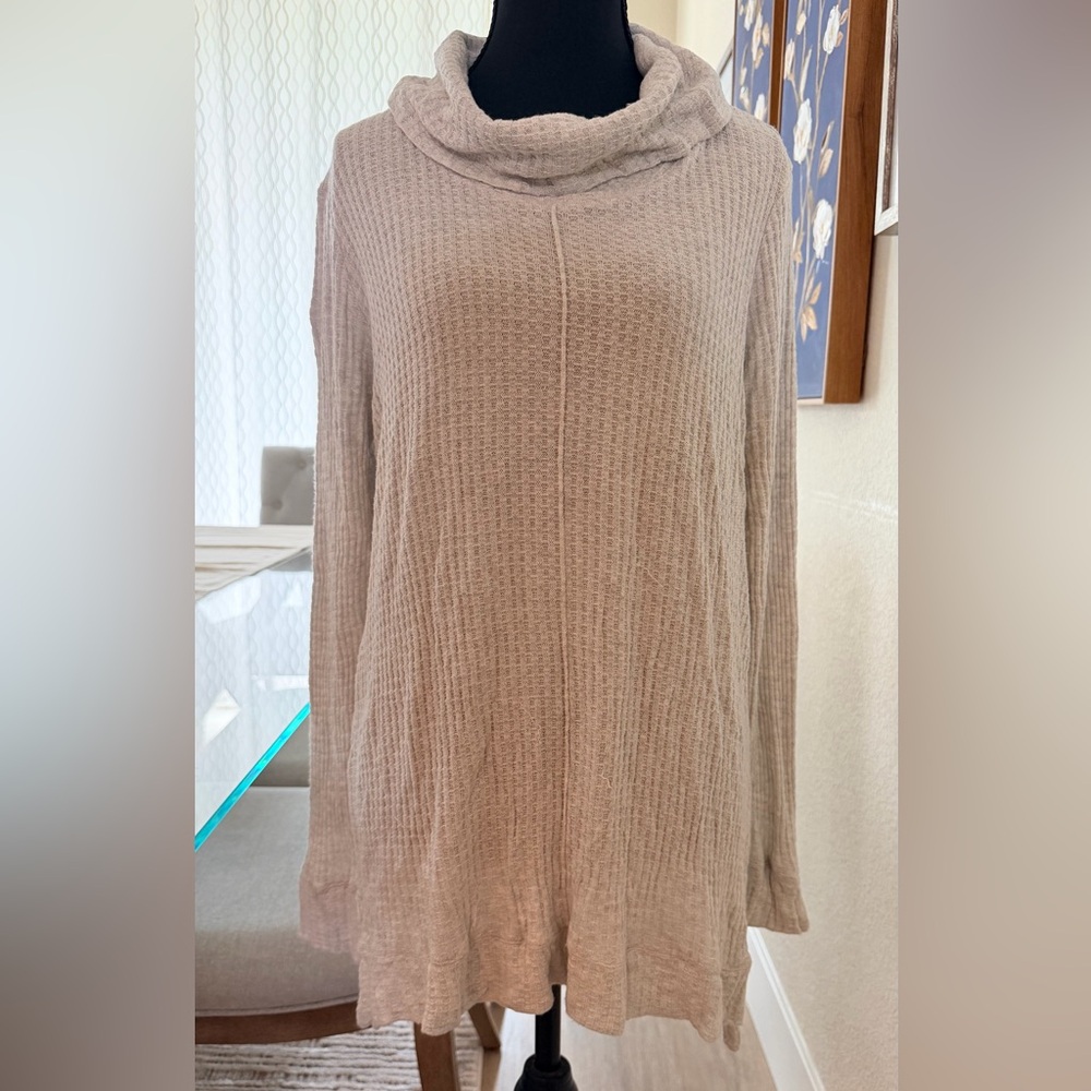 Daisy Fuentes Gray Textured Cowel Neck Top